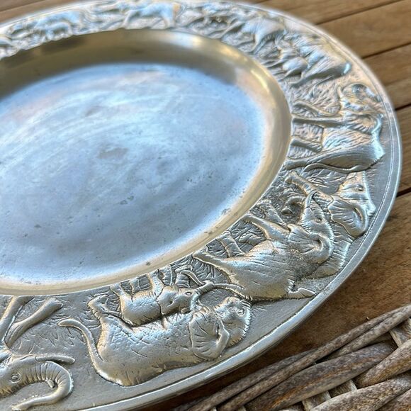 Arthur Court 1987 Round Silver Elephant Embossed Serving Tray - Picture 2 of 5